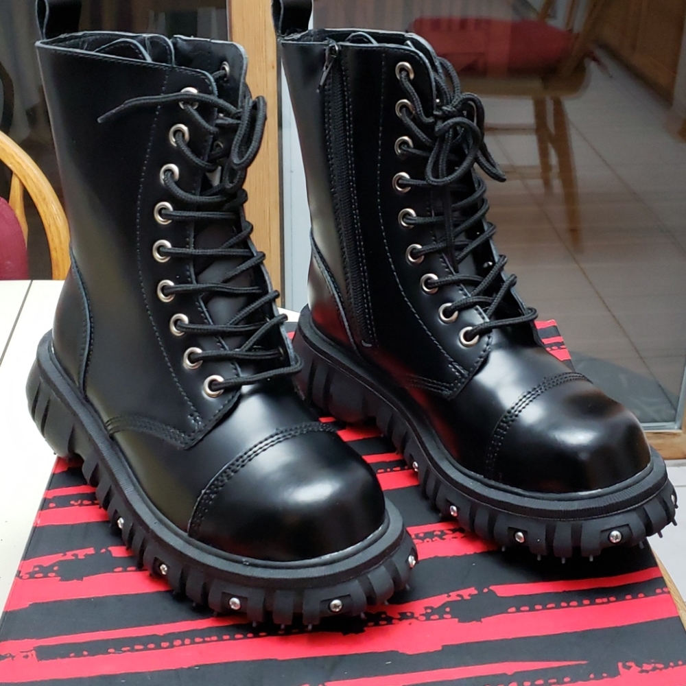 BRAND NEW! NEVER WORN! T.U.K Black 8 Eye Port Boots Size 8 Women